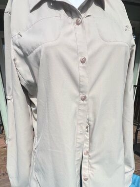 REI Women's Light Beige Long-Sleeve Button-Down Shirt. Size M.